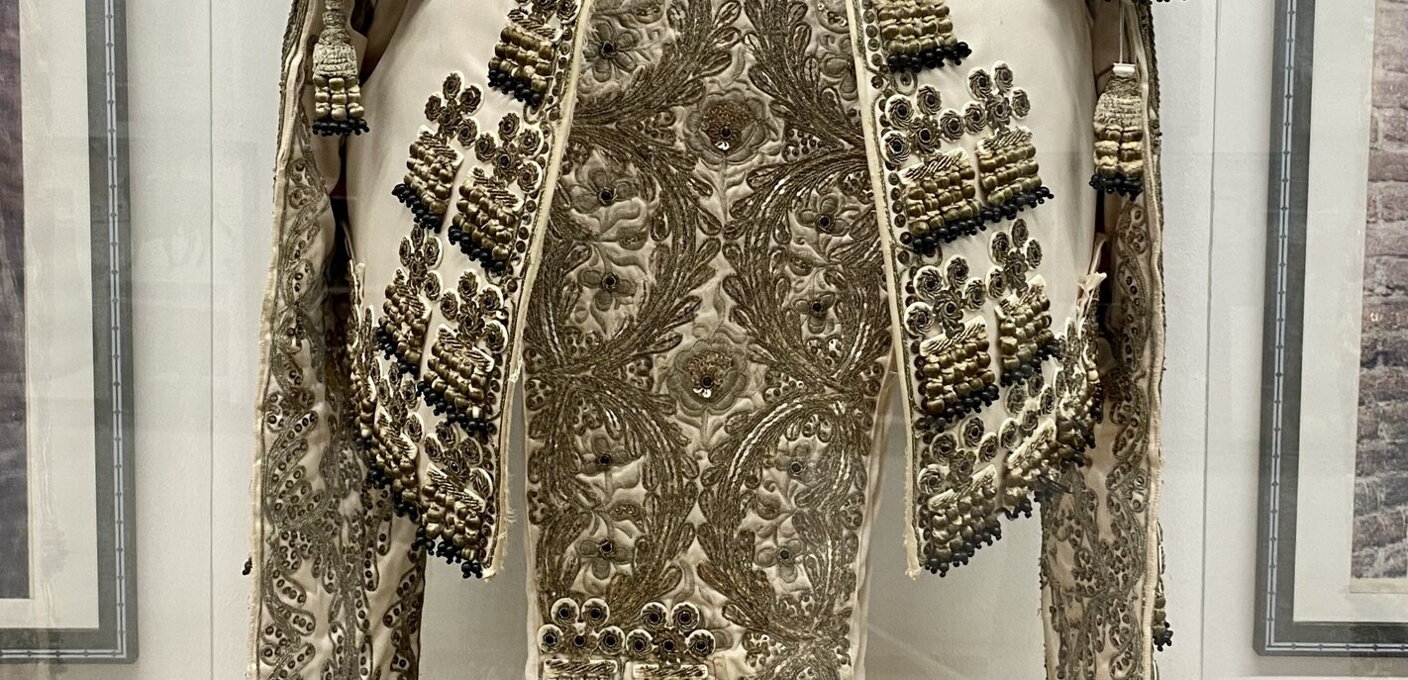 costume
